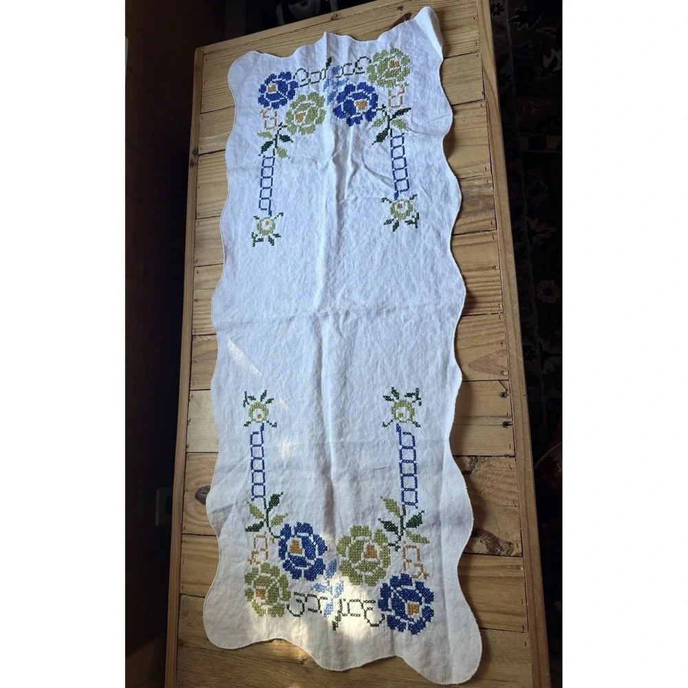 VINTAGE LINEN DRESSER DOILY TABLE RUNNER CROSS STITCH EMBROIDERY FLORAL